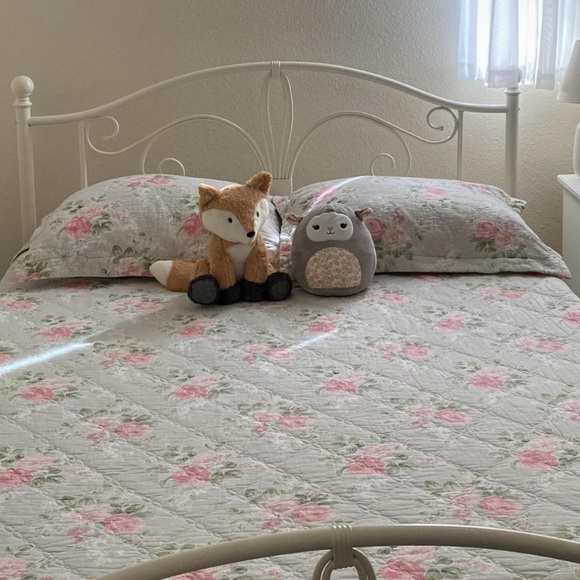Simply Shabby Chic Green and Pink Bedding Set (Two Standard Pillowcases & Quilt) - Picture 1 of 2